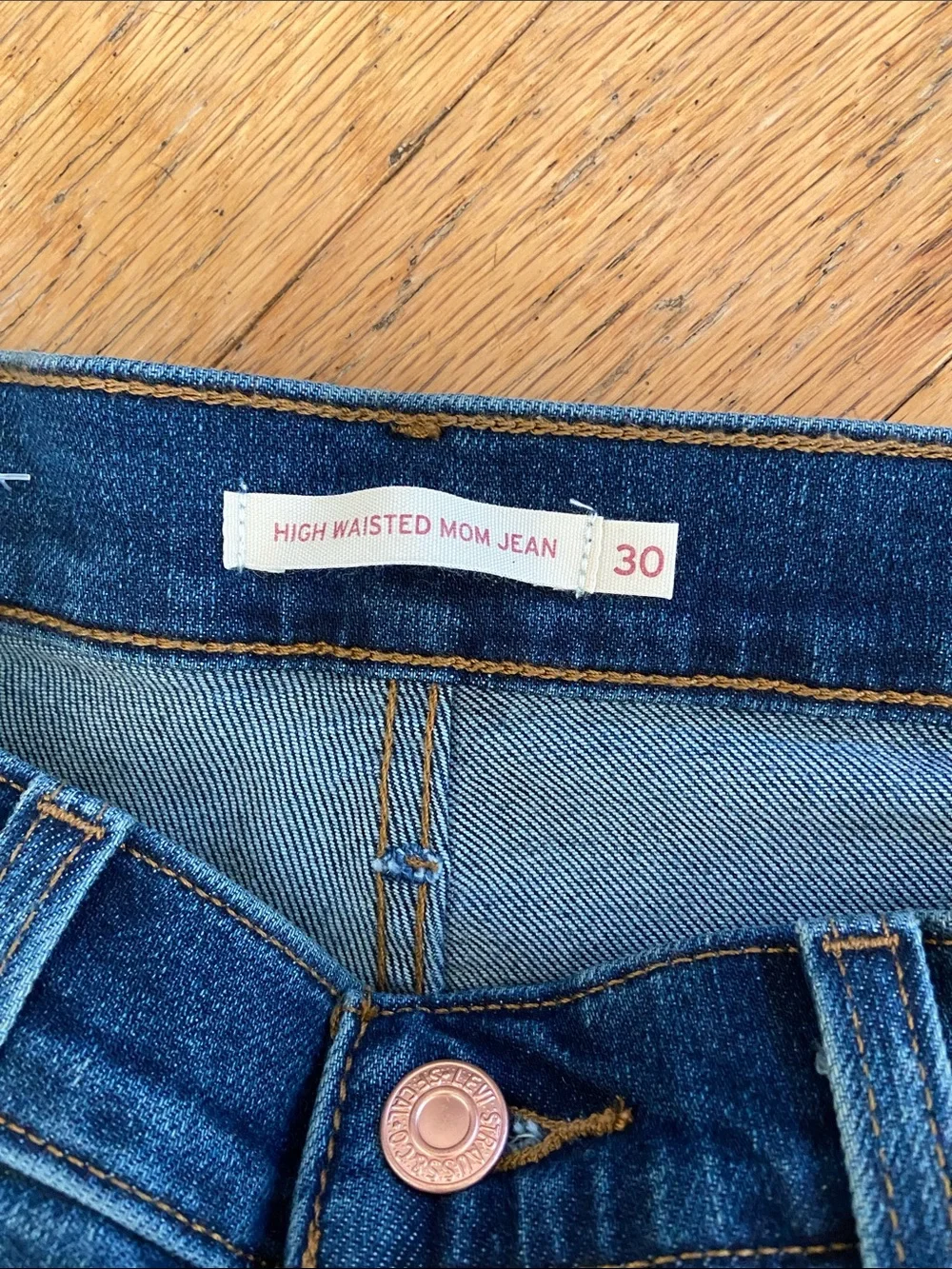 Levi’s high waisted mom jeans new 🆕